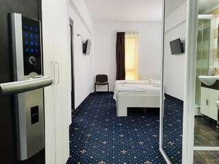 Отель Hotel Charter Otopeni Отопень Улучшенный двухместный номер с 2 отдельными кроватями-1